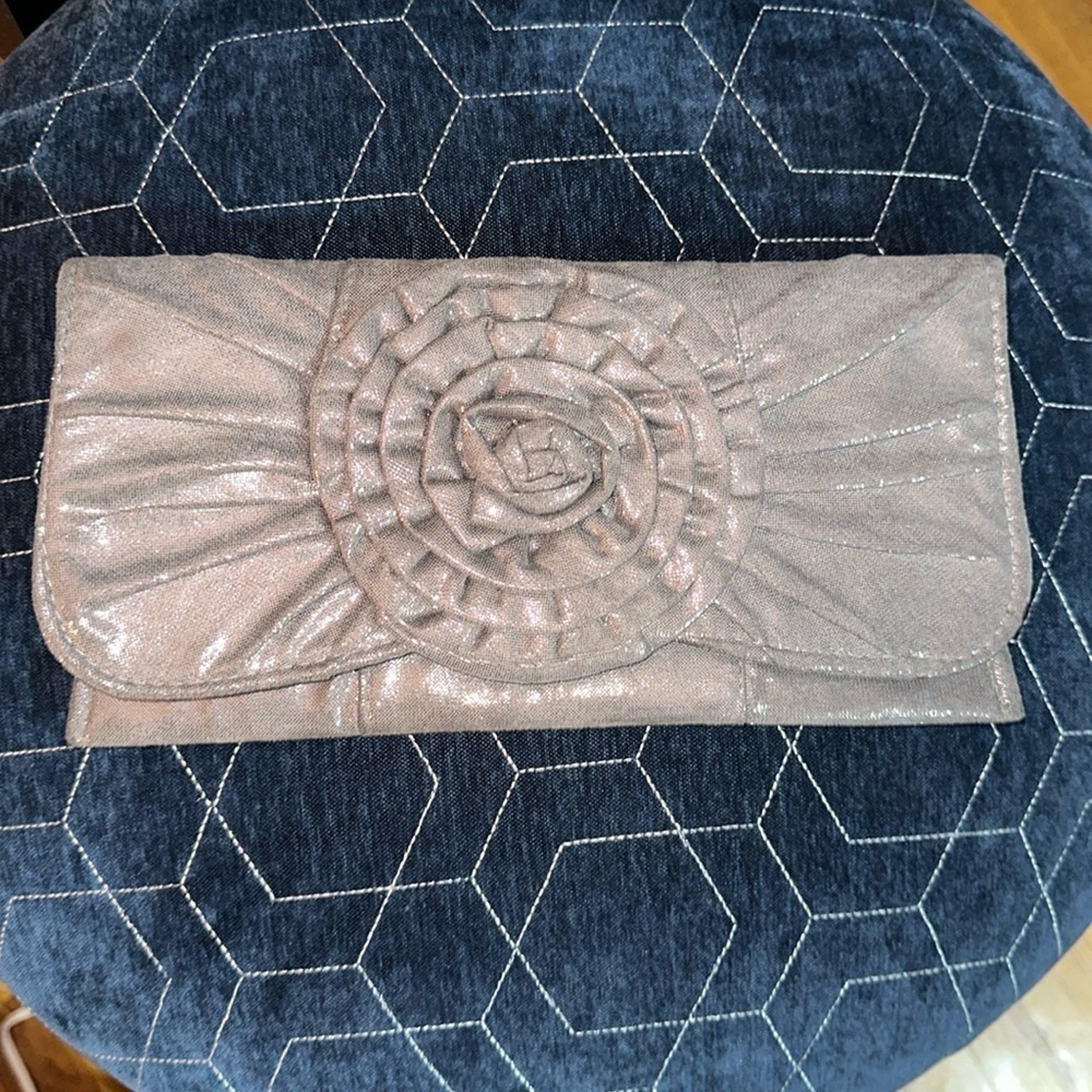 Lulus Grey clutch with metallic sheen